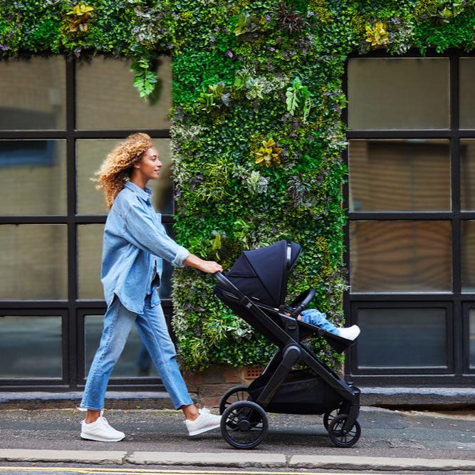 Raffi pushchair - Gloss black